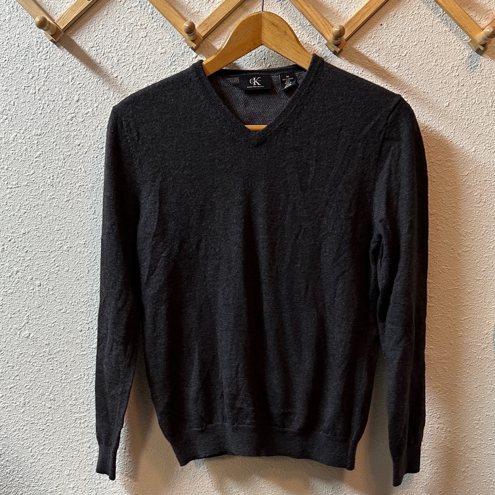 100% Merino Wool Calvin Klein soft V-Neck Sweater